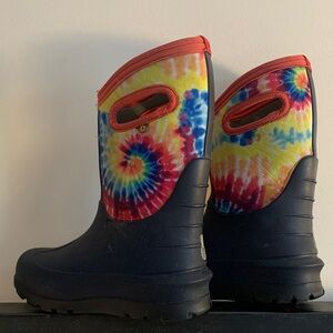 Bogs insulated boots, little kids size 1
